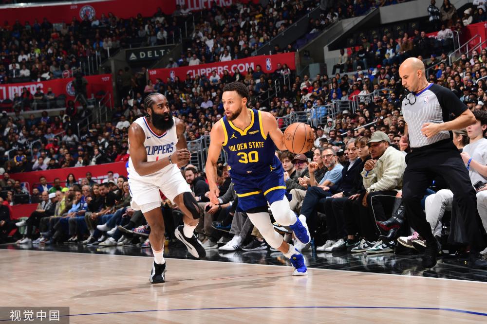 而是队员们 而是队员们