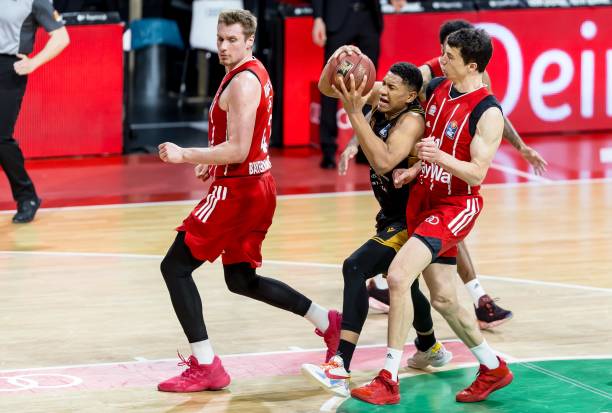 三位一体的 三位一体的