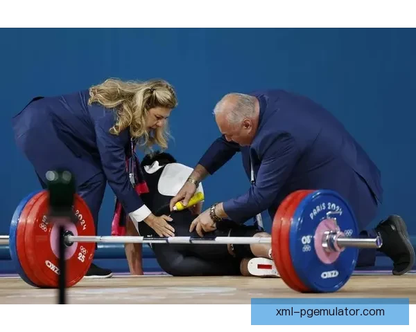 强力碾压！举重公开赛决战巅峰